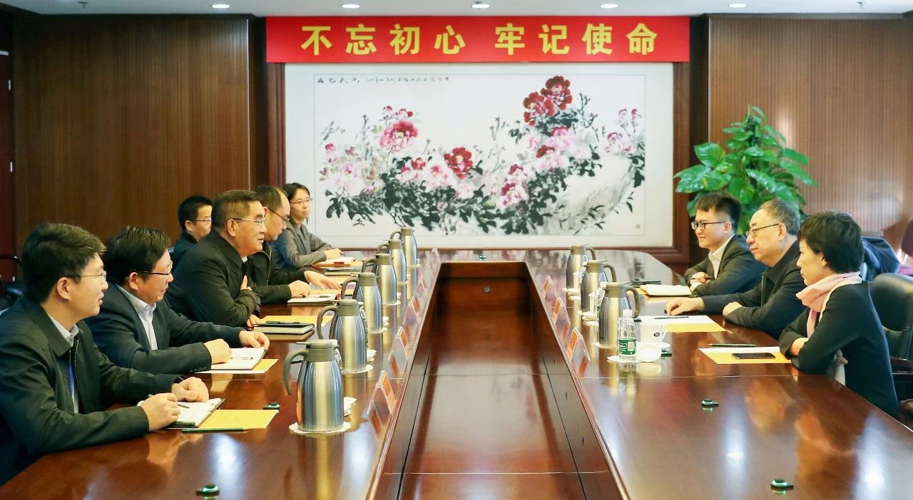 姜仁鋒會(huì)見中國國新黨委委員、總會(huì)計(jì)師劉學(xué)詩 