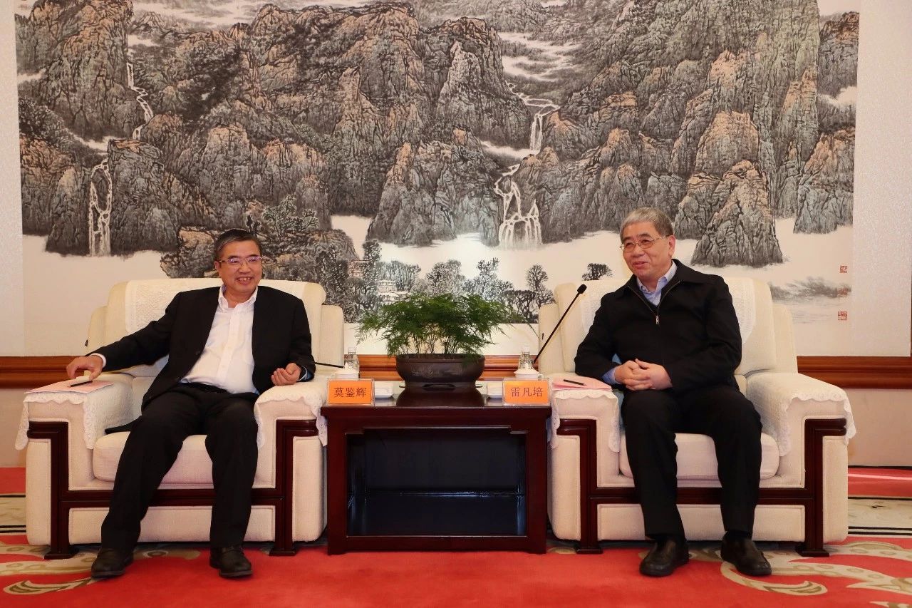 雷凡培會見中國船級社黨委副書記、總裁莫鑒輝一行